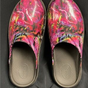 Oofos Neon Rose Slip-On Clogs
